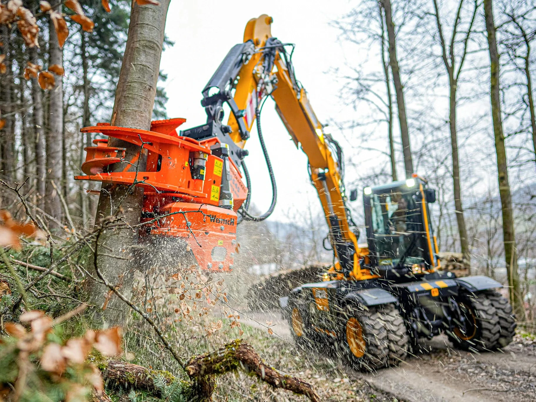 Compact Grapple Saws